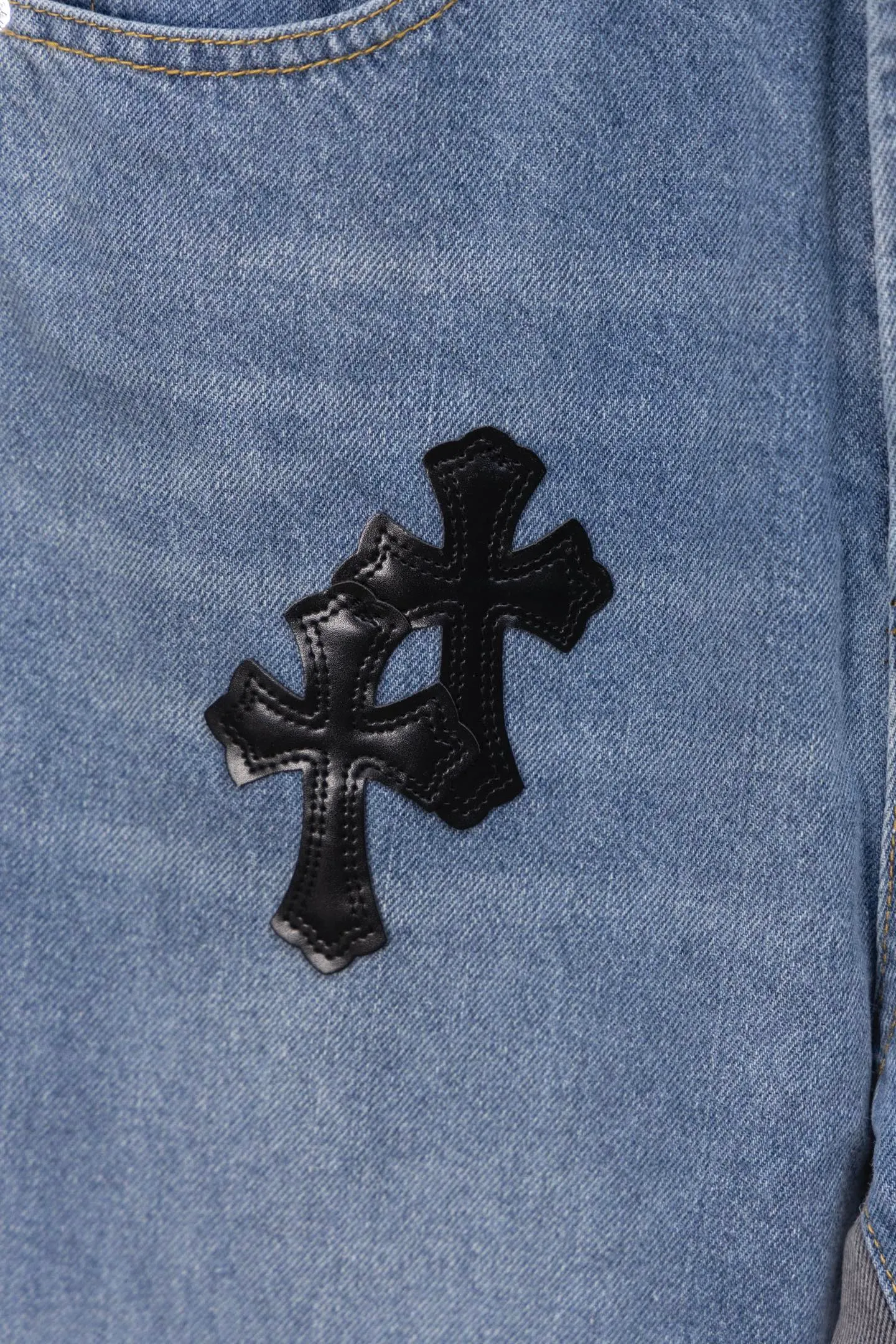 💰270 GALLERY DEPT. Vintage multi-leather splicing cross loose washed flared jeans to truly restore the ultimate texture of Vintage. Original hardware accessories, washed and other elevators, QR code analysis are all purchased from the original factory, high degree of restoration, you are welcome to compare the products~ Three-dimensional version Loose and comfortable, not picky about the figure, taller and slimmer, factory Seiko, original factory quality control, same style for men and women, can be matched with couples, versatile recommendation, must-have jeans for all seasons Size: 28-30-32-34 Color: blue gray